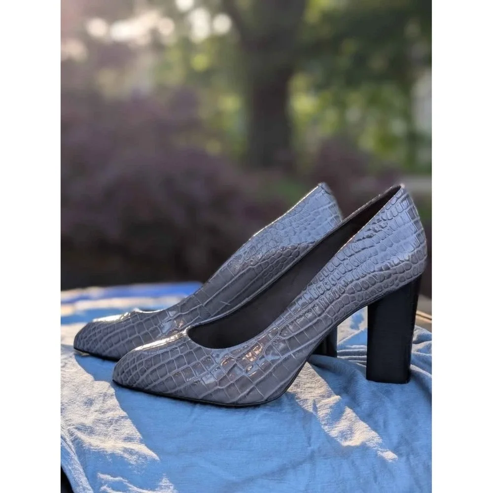 Pour La Victoire Gray Croc Embossed Leather Pumps Block Heel 8.5 Brazil‎